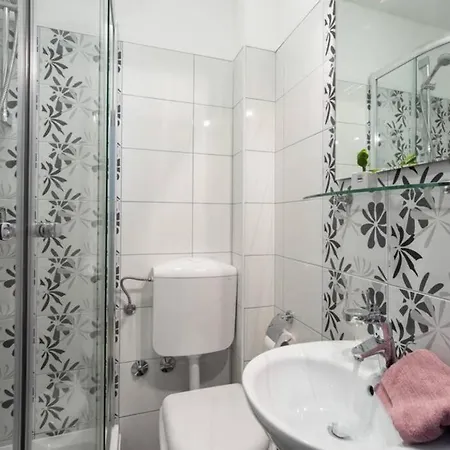 Villa Luxury By The Sea With Heated Pool