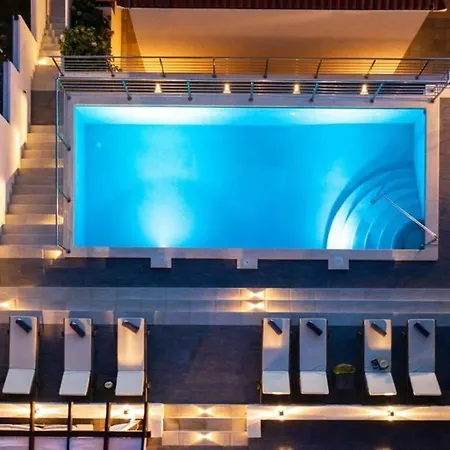 Villa Luxury By The Sea With Heated Pool Razanj