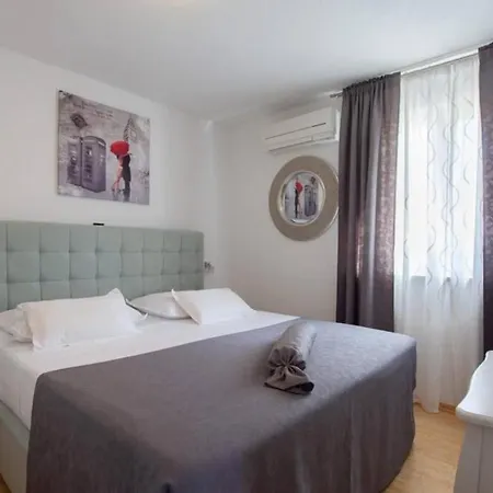 Luxury By The Sea With Heated Pool Villa *