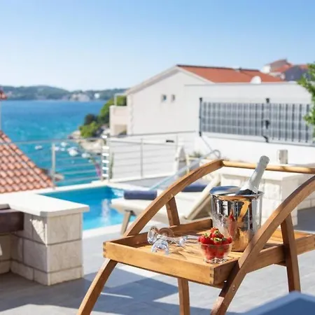 Villa Luxury By The Sea With Heated Pool Razanj