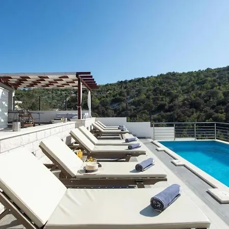 Villa Luxury By The Sea With Heated Pool *