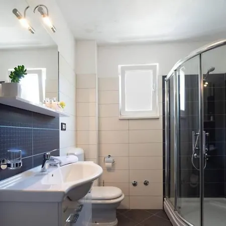 Villa Luxury By The Sea With Heated Pool Razanj