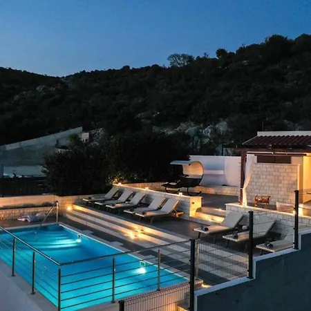 Villa Luxury By The Sea With Heated Pool *